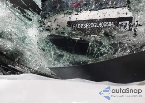 2016 Ford Focus Se z USA, uszkodzony, nr VIN 1FADP3F25GL405504